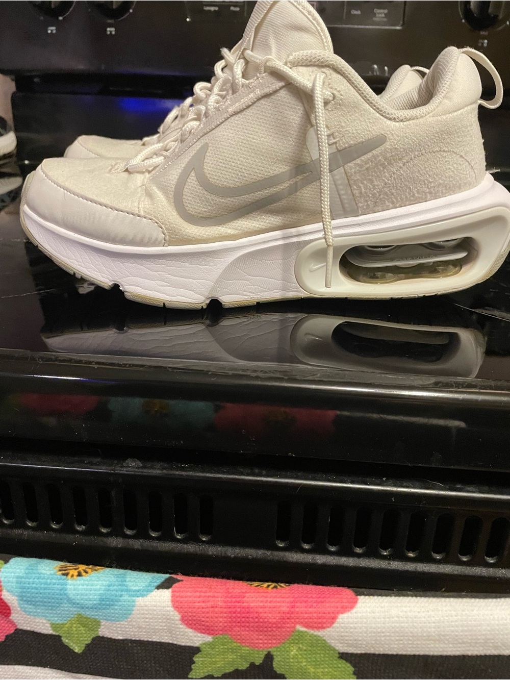 Nike Women’s Air Max INTRLK off white women’s size 9